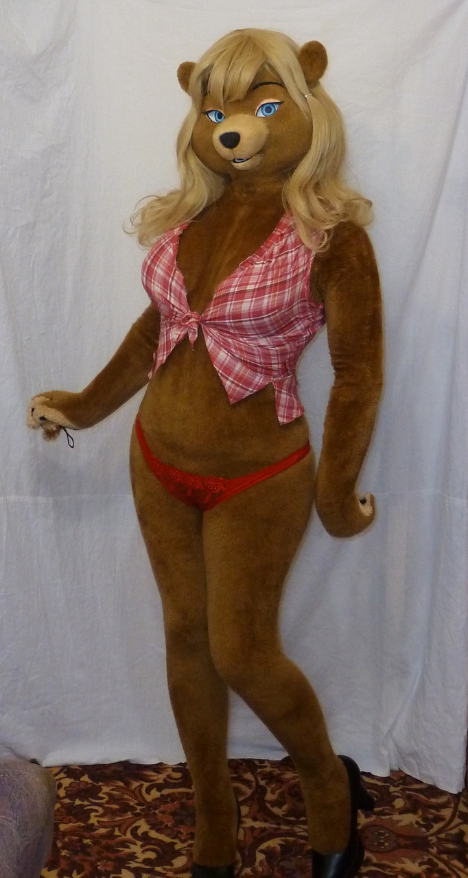 Ychan - rl - female fursuits 2011 - 105570