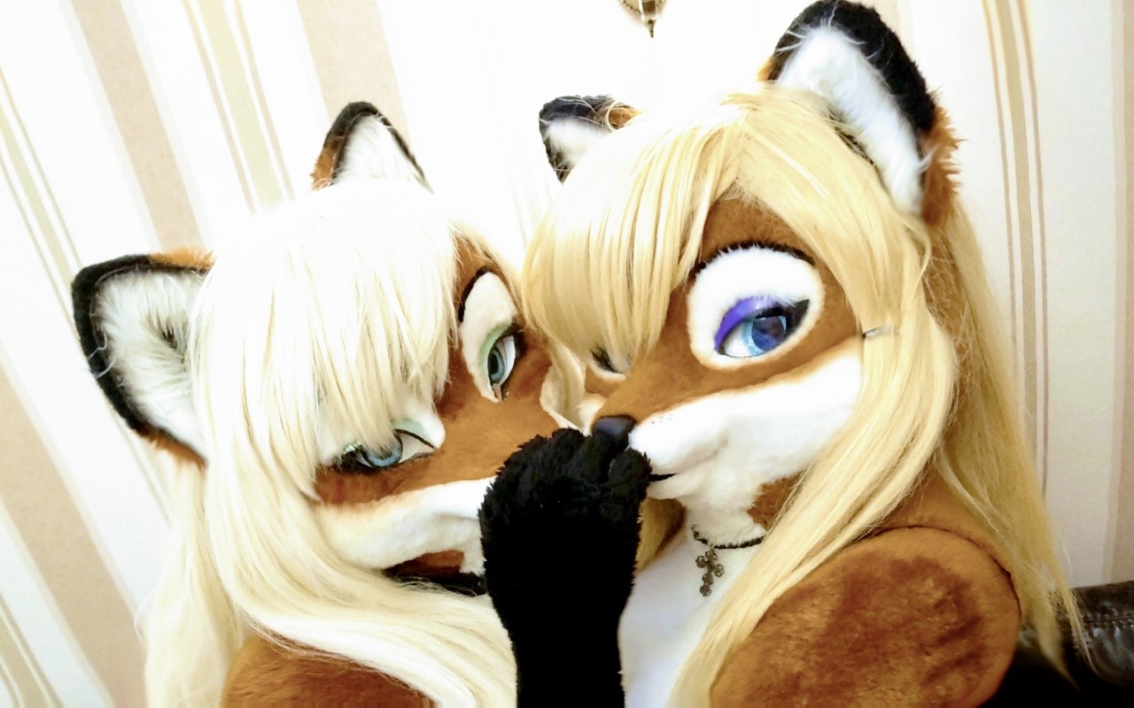 Furry 3d. Winfox фурсьют. Фурсьют лисички winfoxi. Wincey Foxi fursuit. Фурсьют кимоно лиса.